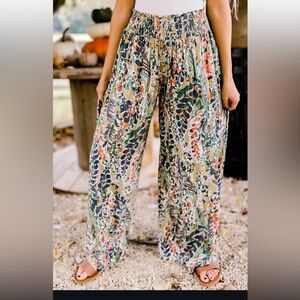 NEW Multicolor Abstract Print Shirred
High Waist Wide Leg Pants
